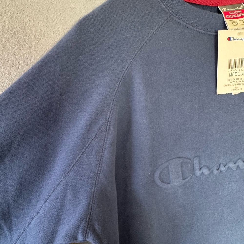 Champion Navy Embossed Logo Sweatshirt NWT Men’s Medium Classic Crewneck - Picture 5 of 13